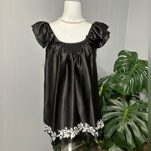 #9)  NWT  Hannah Jones soft and beautiful ruffle shoulder sleeveless top